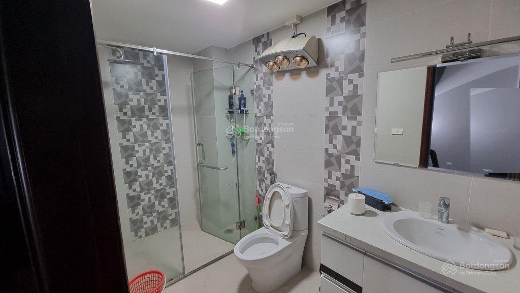 Hot! bán nhà phố quần ngựa, ngõ nông to thoáng, nhà dân xây còn đẹp ở ngay, 41m2 chỉ 9 tỷ