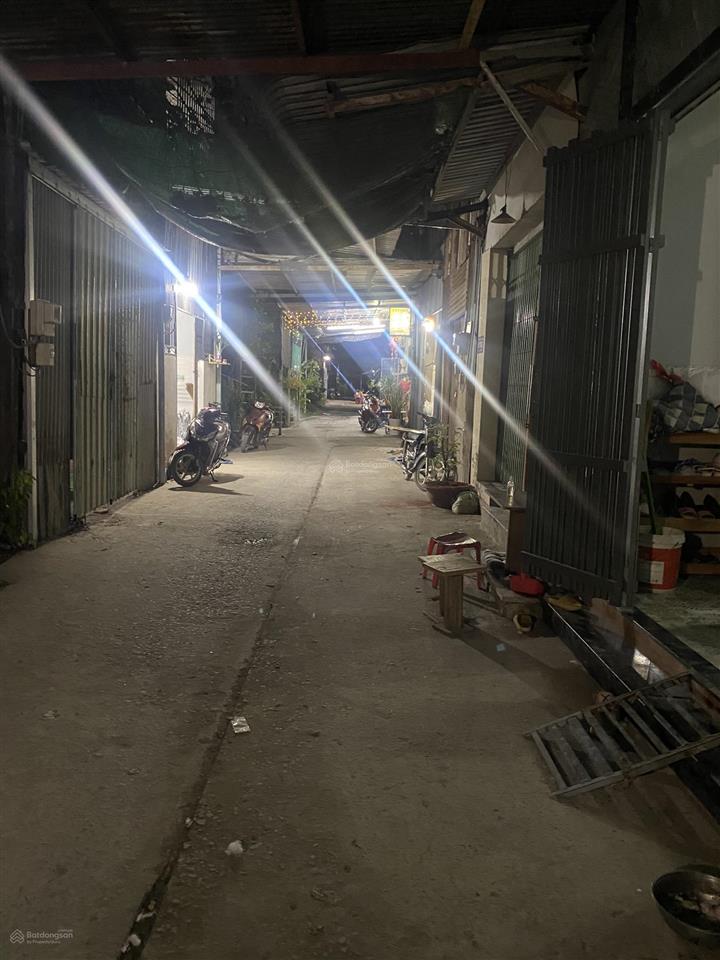 Bán đất kẹp vách lê thị ngay thông tứ phía chi chít nhà