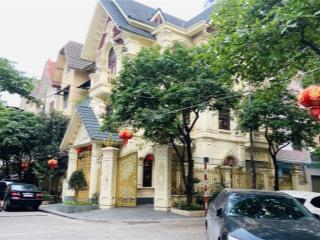 Biệt thự trích sài  3 ô tô tránh  lô góc 50m ra hồ  150m2 x 69.999 tỷ.