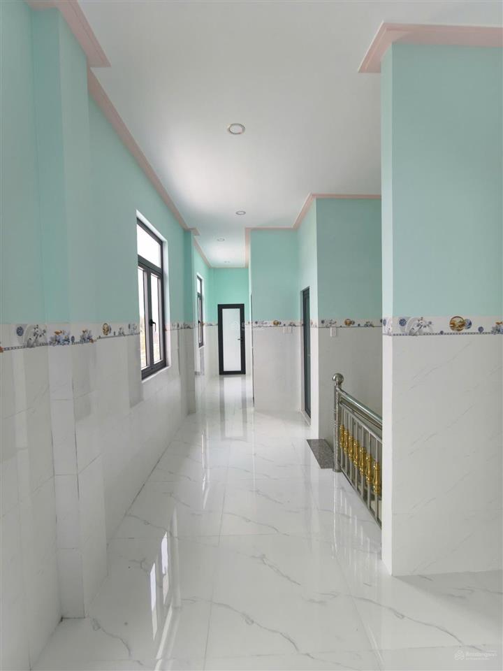 Cần bán nhà 1 trệt 1 lầu đường nhựa