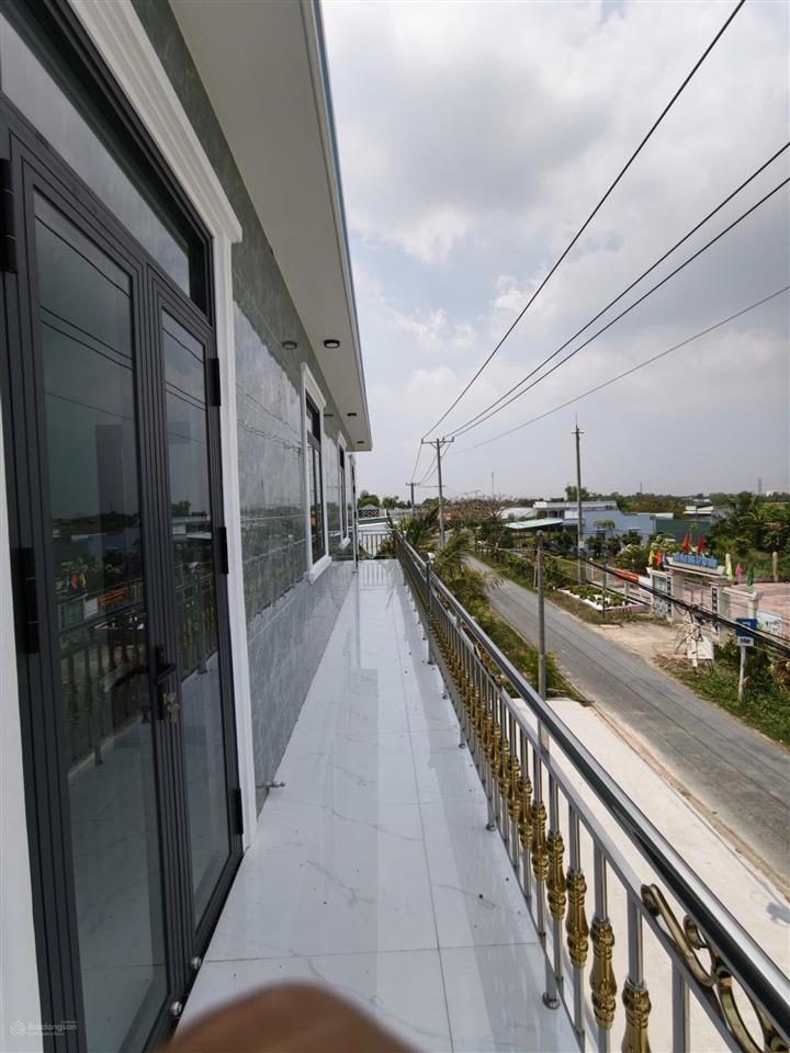 Cần bán nhà 1 trệt 1 lầu đường nhựa