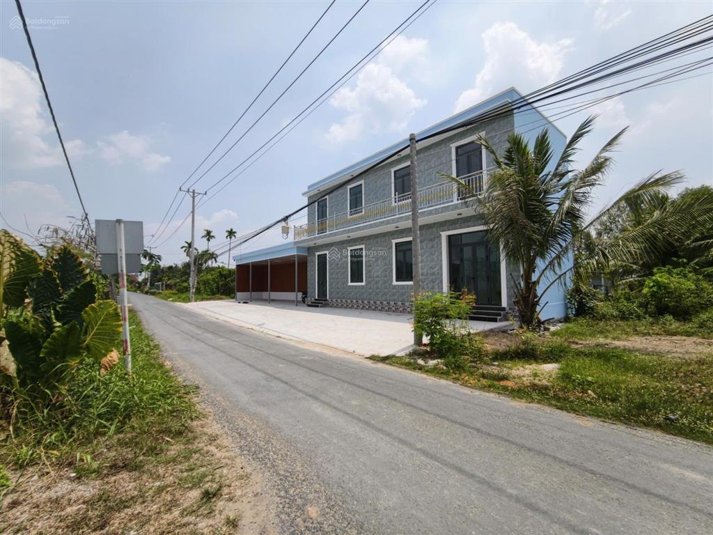 Cần bán nhà 1 trệt 1 lầu đường nhựa