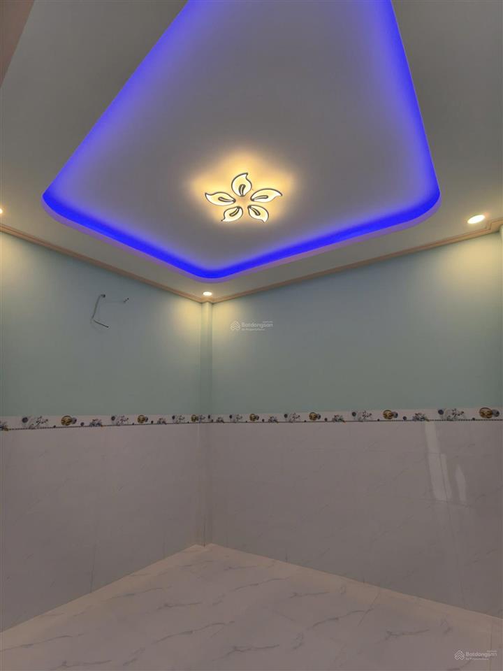 Cần bán nhà 1 trệt 1 lầu đường nhựa