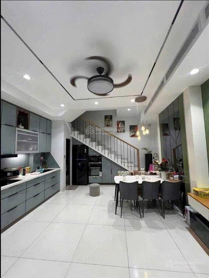 Nhà hẻm xe hơi tân sơn nhì 5.05x7m trệt 2 lầu + sân thượng full nội thất cao cấp chỉ 5.7
