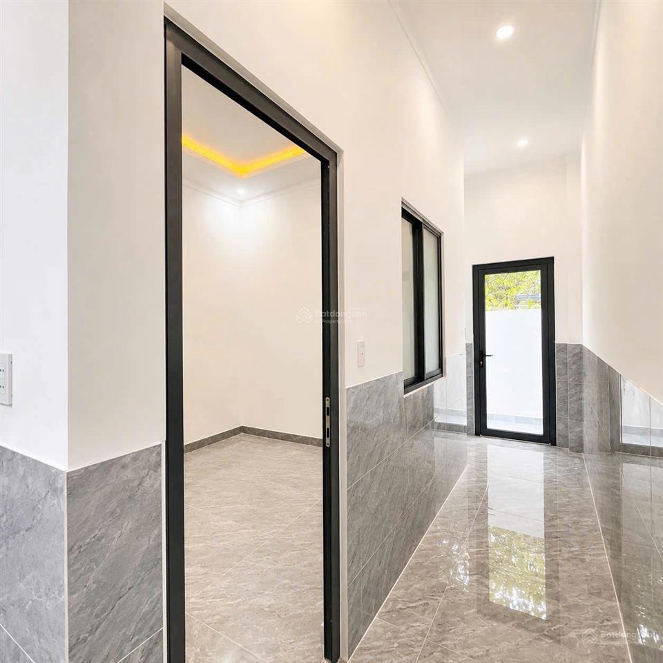 Nhà lầu hoàn công 88m2 đối diện sân golf long thành