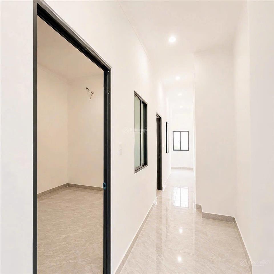 Nhà lầu hoàn công 88m2 đối diện sân golf long thành