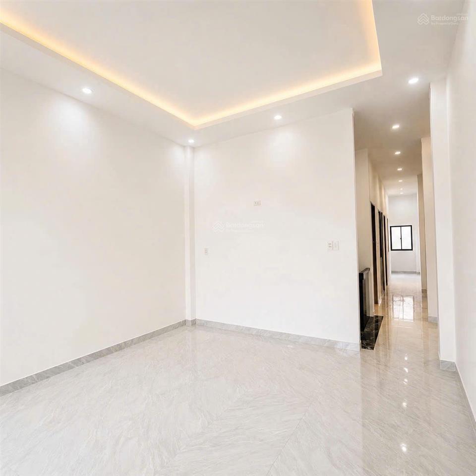 Nhà lầu hoàn công 88m2 đối diện sân golf long thành