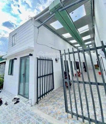 Chủ ra nước ngoài định cư nên thanh lý lại dãy trọ khoảng 700 triệu