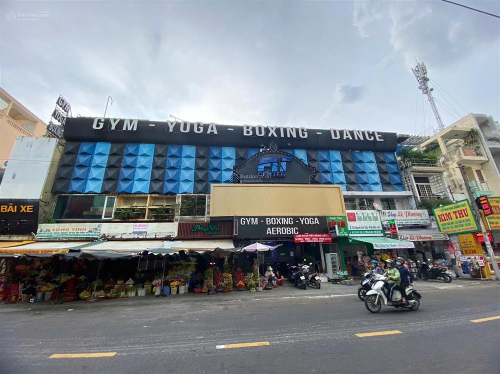 Ngang 20m 3 tầng 1000m2 72 nguyễn hữu cầu ngay chợ trường học