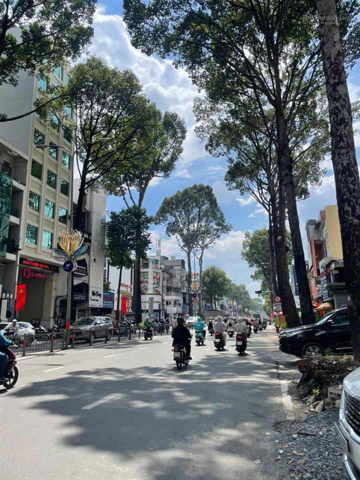 2mt 61 ba tháng hai ngang 11mx10m 8 lầu tm