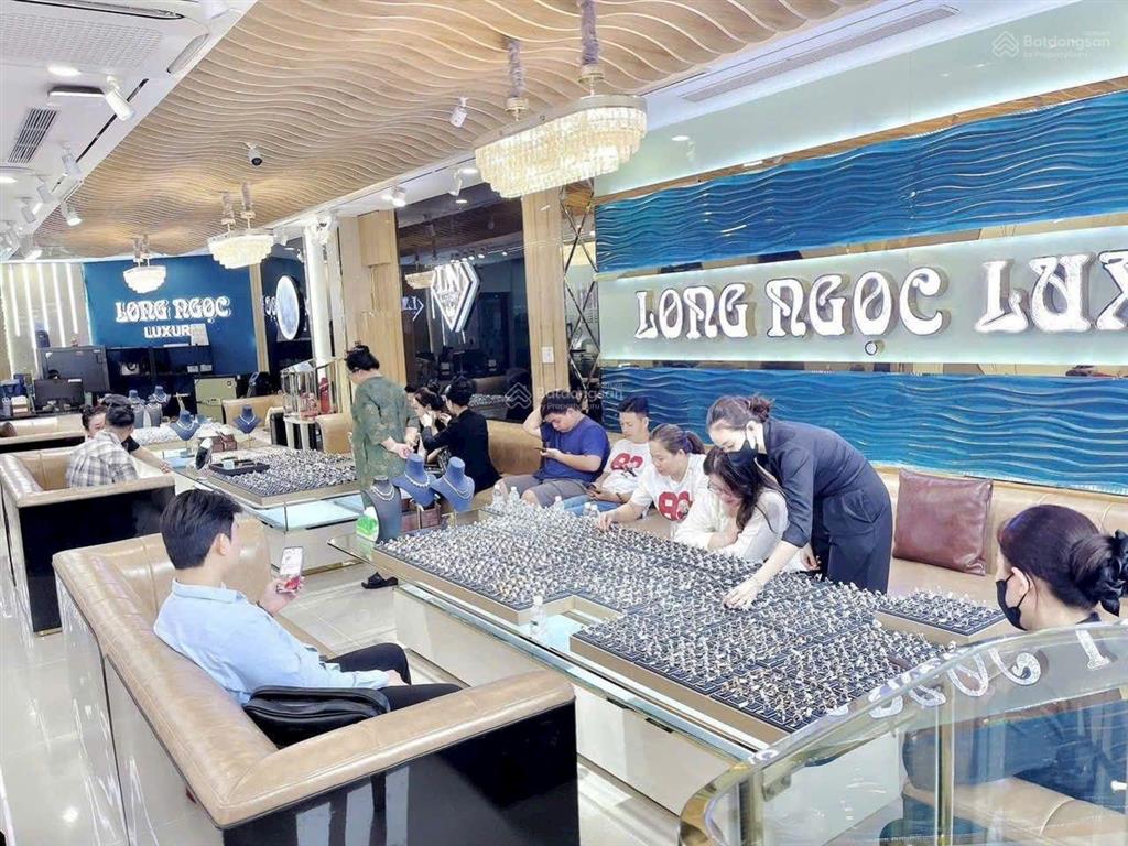 1500m2 góc 342 an dương vương, 7 tầng, tm long ngọc luxury pccc đầy đủ