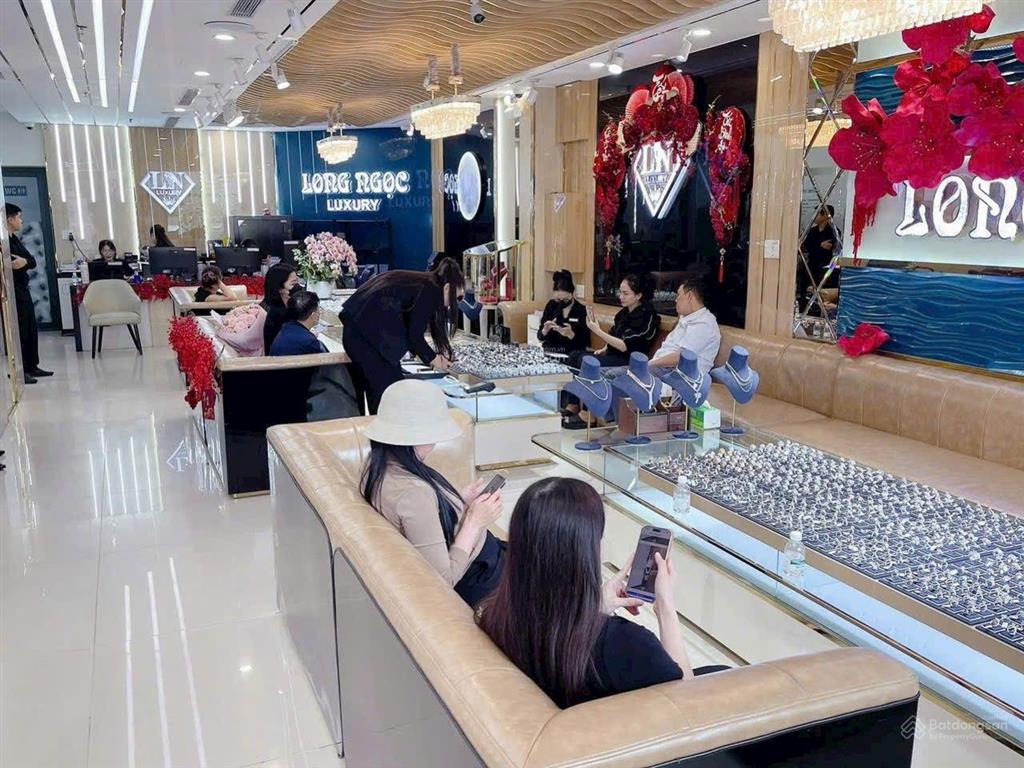 1500m2 góc 342 an dương vương, 7 tầng, tm long ngọc luxury pccc đầy đủ