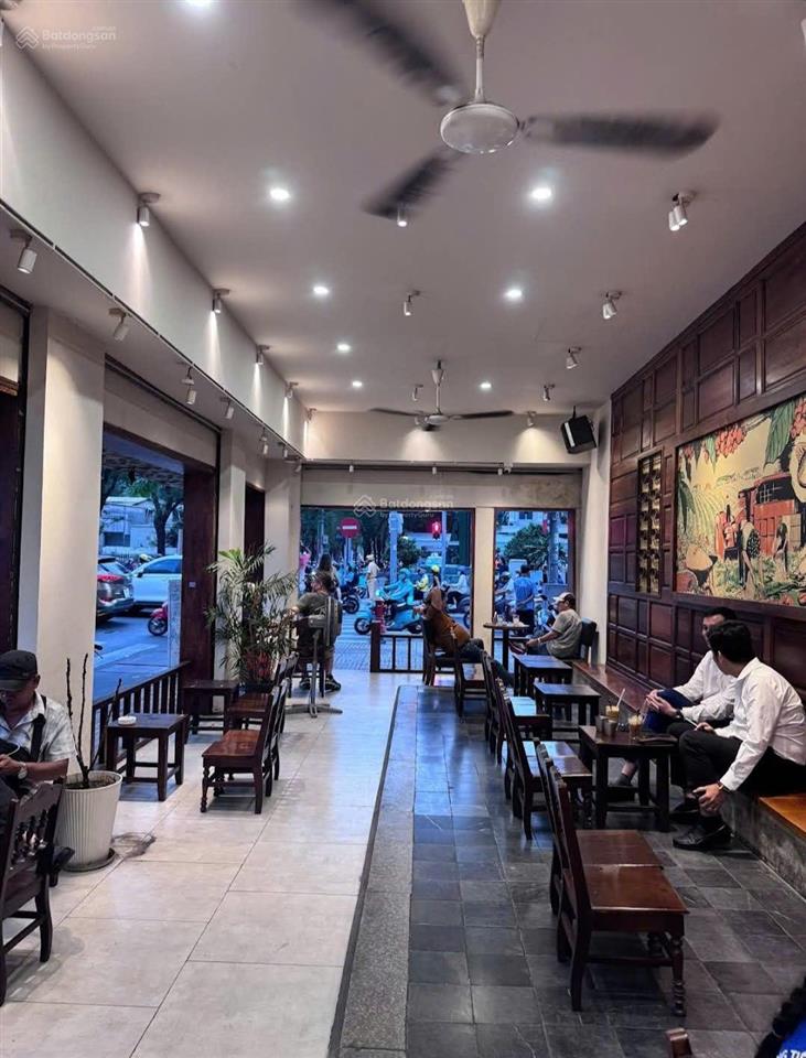 Cho thuê mặt tiền 15x20m ngã 4 nguyễn thị minh khai  pasteur quận 3  phù hợp f&b, showroom