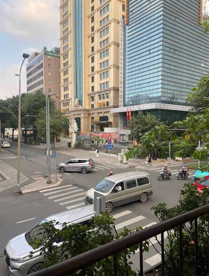 Cho thuê mặt tiền 15x20m ngã 4 nguyễn thị minh khai  pasteur quận 3  phù hợp f&b, showroom