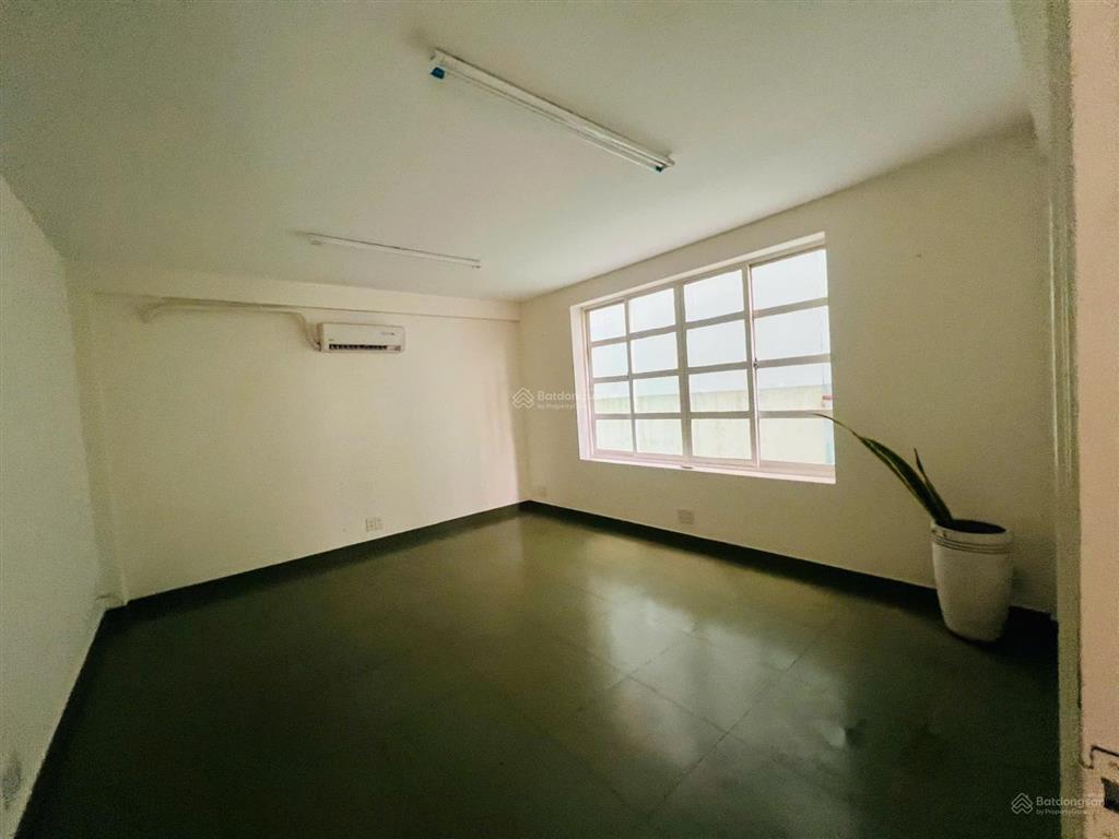 Tòa nhà mặt tiền hoa lan phú nhuận dt 10 x 20m giá 50 triệu