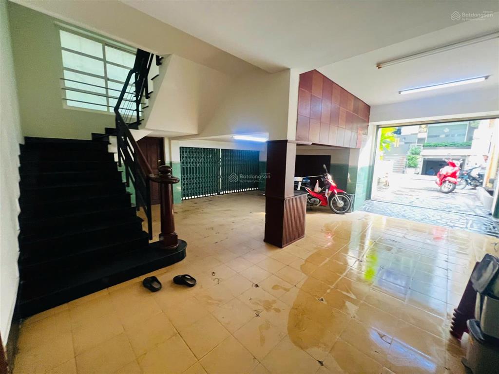 Tòa nhà mặt tiền hoa lan phú nhuận dt 10 x 20m giá 50 triệu