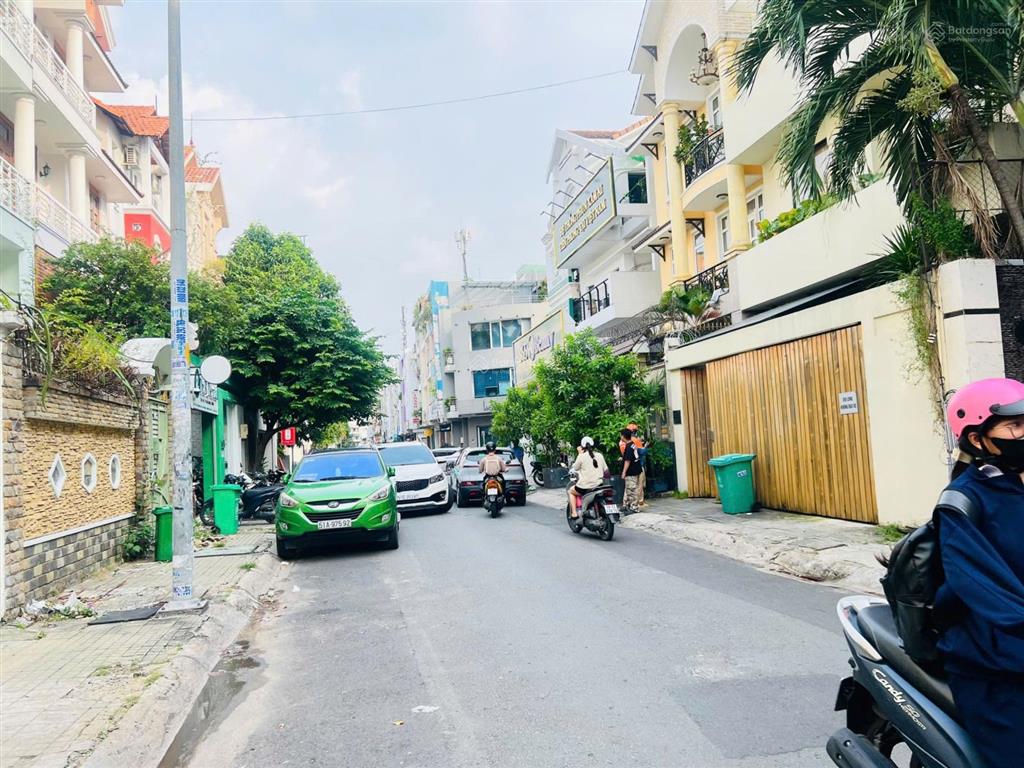 Tòa nhà mặt tiền hoa lan phú nhuận dt 10 x 20m giá 50 triệu