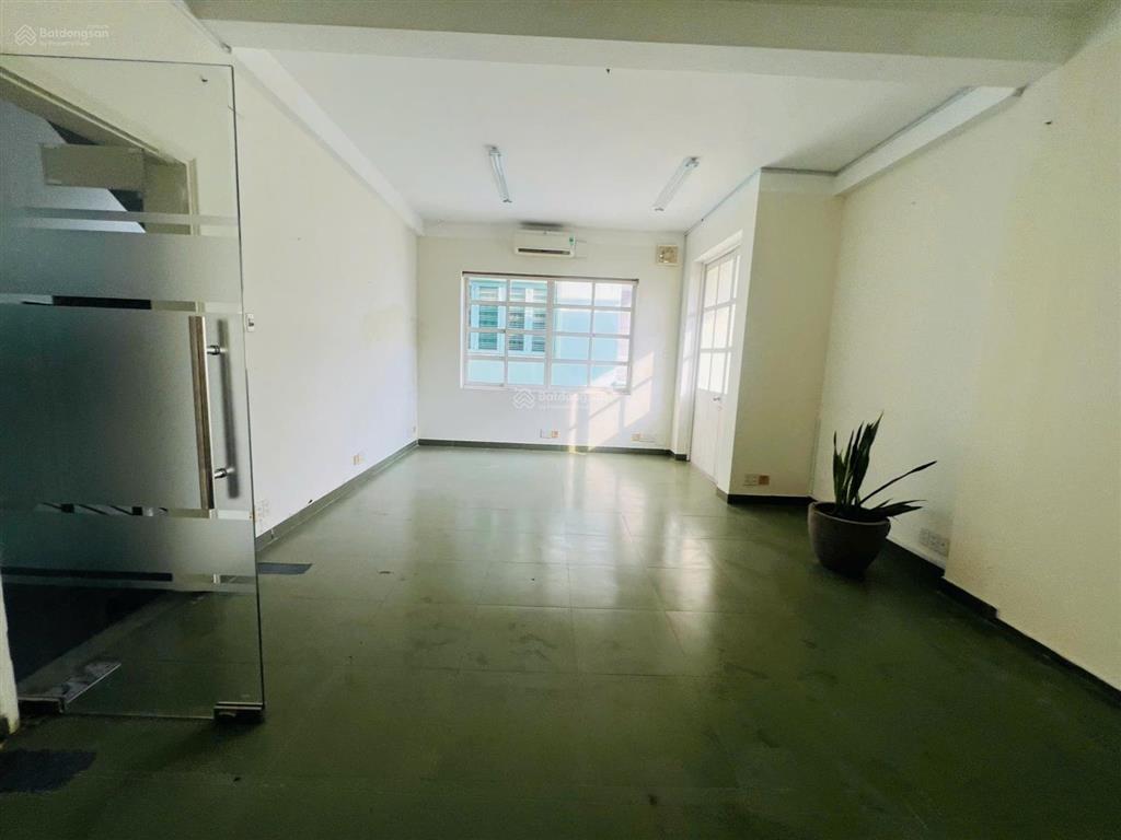 Tòa nhà mặt tiền hoa lan phú nhuận dt 10 x 20m giá 50 triệu