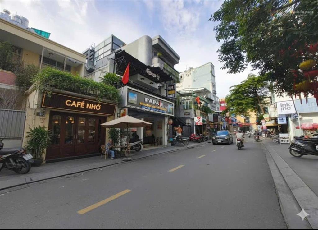 Mt bùi viện quận 1 8x20m trệt 1 lầu giá 100tr nhận ngay