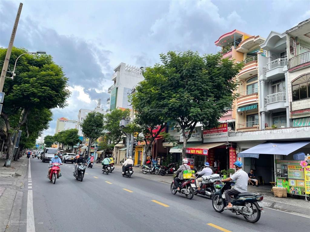 Mặt tiền lê hồng phong, quận 5 ngang 10m hiếm có