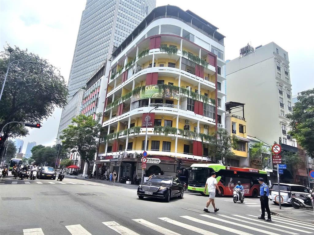 Ngã tư 39 hai bà trưng  đông du ngang 30x7m 215m2 phố đi bộ
