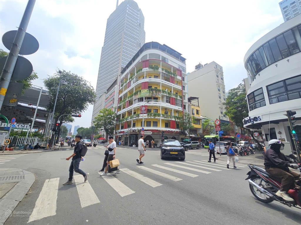 Ngã tư 39 hai bà trưng  đông du ngang 30x7m 215m2 phố đi bộ