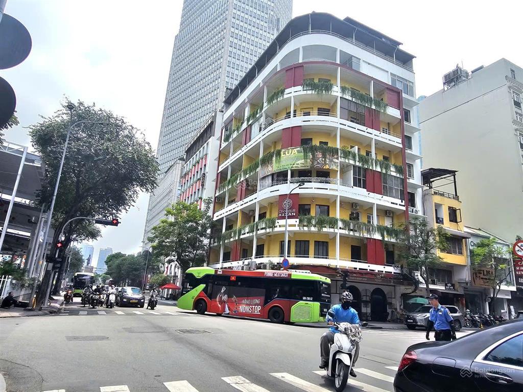 Ngã tư 39 hai bà trưng  đông du ngang 30x7m 215m2 phố đi bộ
