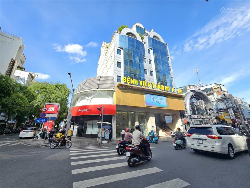 Building lý tự trọng ngang 8m 1000m2 5 tầng thang máy ngay chợ bến thành