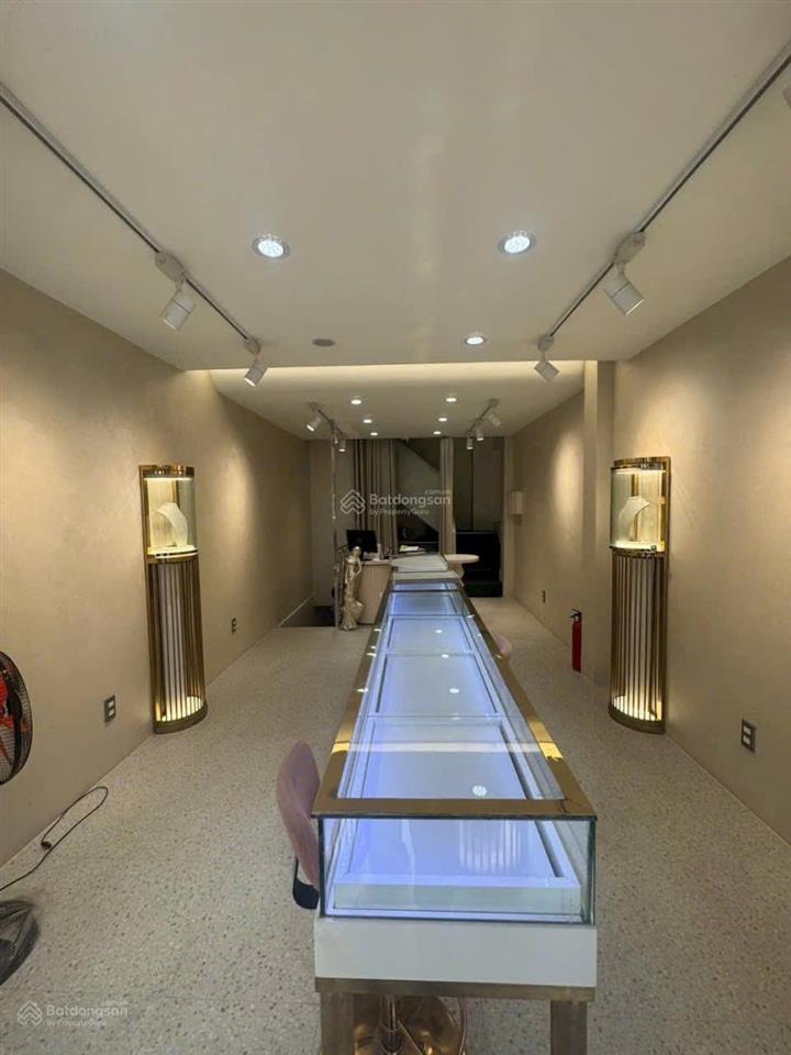 Võ văn tần 4x15 3 tầng 200m2 tiện spa shop ngay kế góc ngã tư