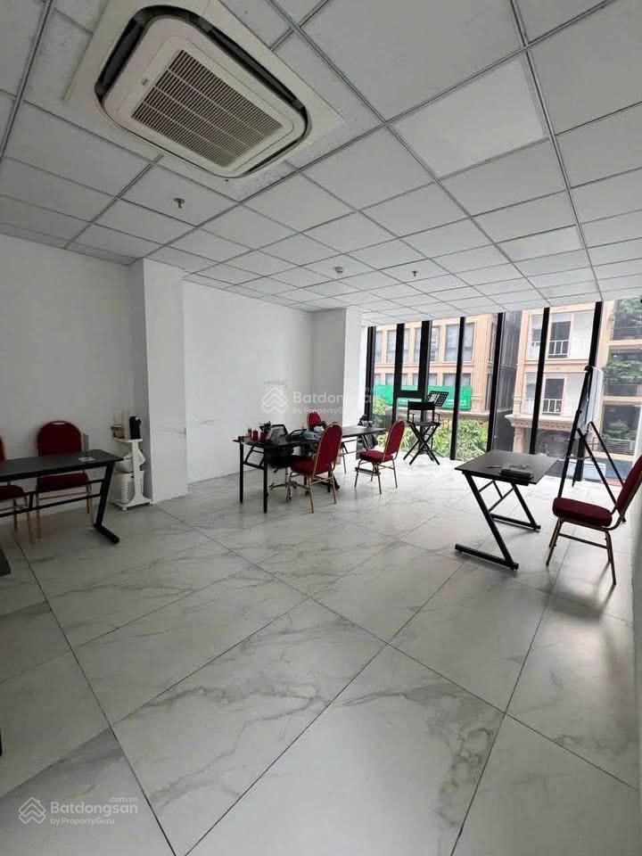 Tòa nhà 70 bạch đằng ngang 10m 7 lầu 1100m2 tm pccc giá chỉ 170 triệu