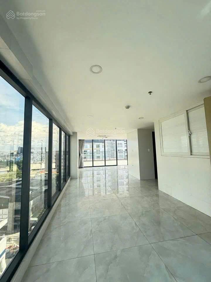 Tòa nhà 800m2 ngang 8m 6 tầng giá 1xx triệu hồng bàng quận 5
