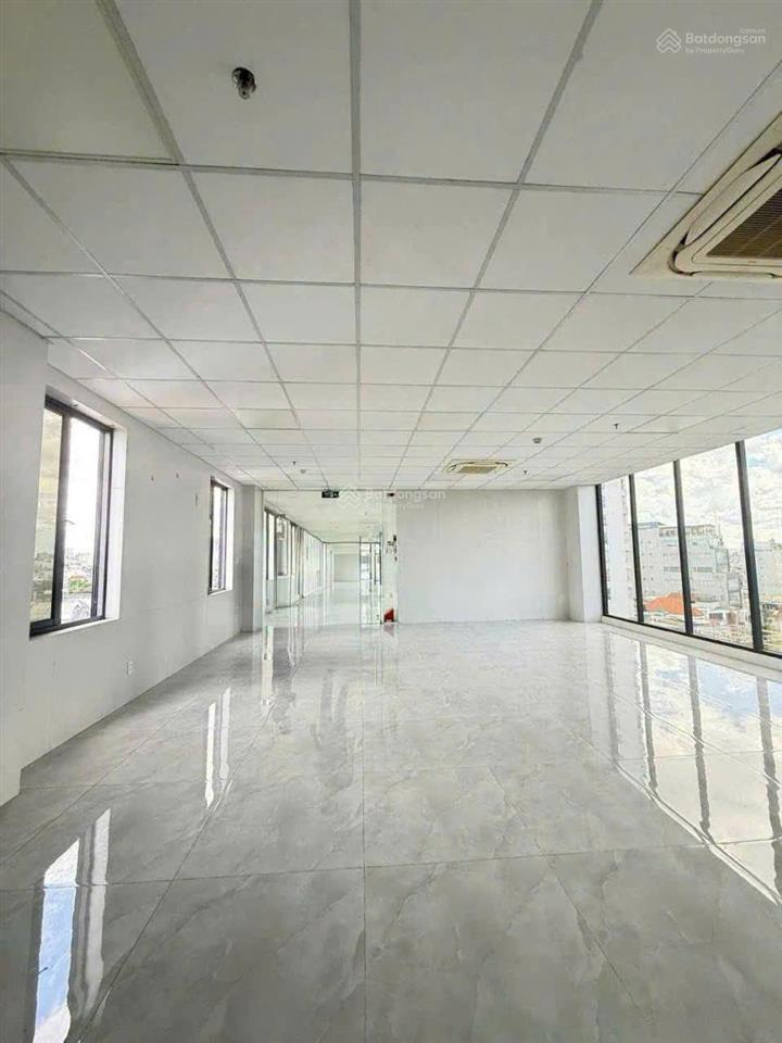 Tòa nhà 800m2 ngang 8m 6 tầng giá 1xx triệu hồng bàng quận 5