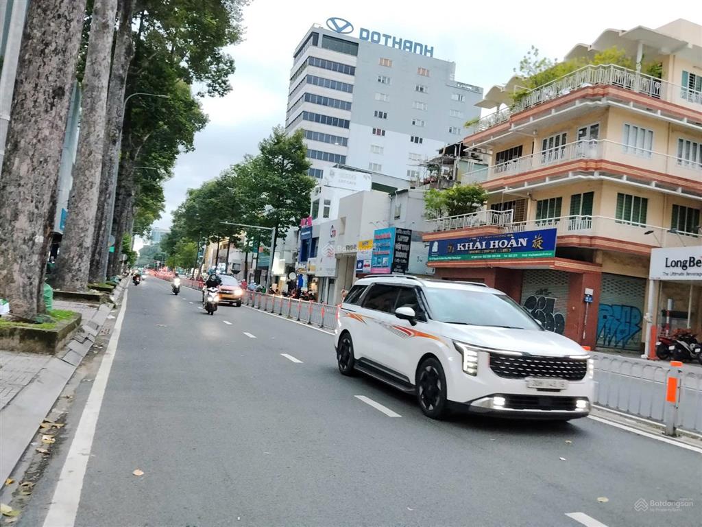 Mặt tiền nguyễn thị minh khai, phường bến thành, ngang 4.2m, 300m2, tiện f&b, showroom