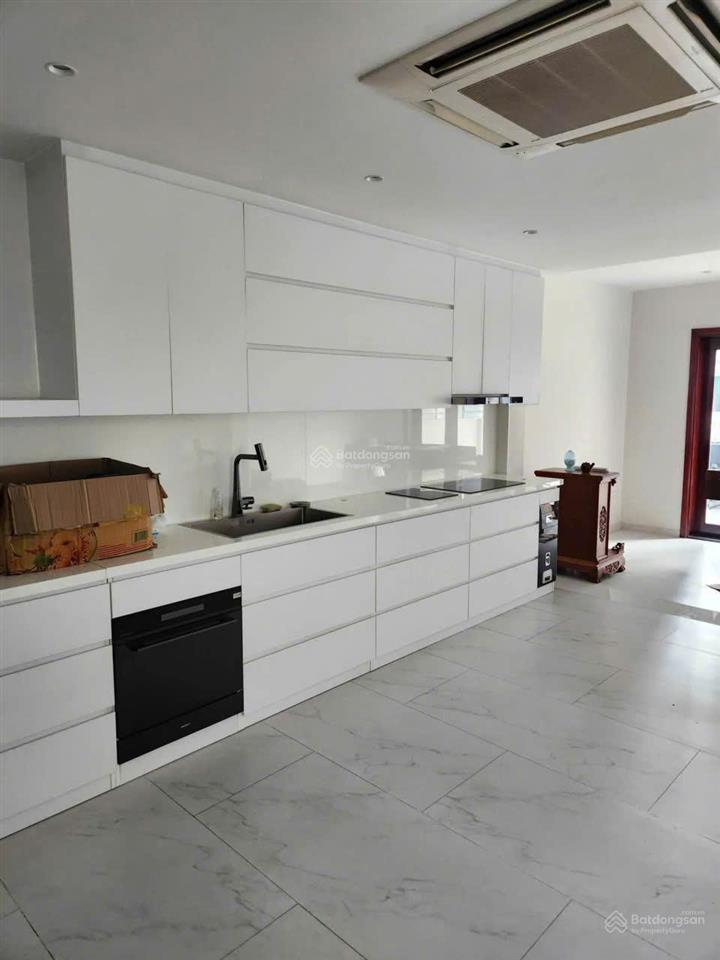 Nhà mới đẹp ký con 4x25m 5 tầng thang máy 500m2 tiện spa showroom