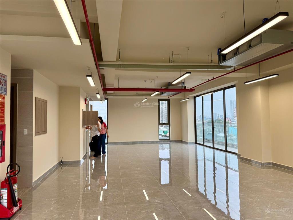 Tòa nhà mặt tiền hoành tráng ngang 10.5m  tạ hiện, tp thủ đức