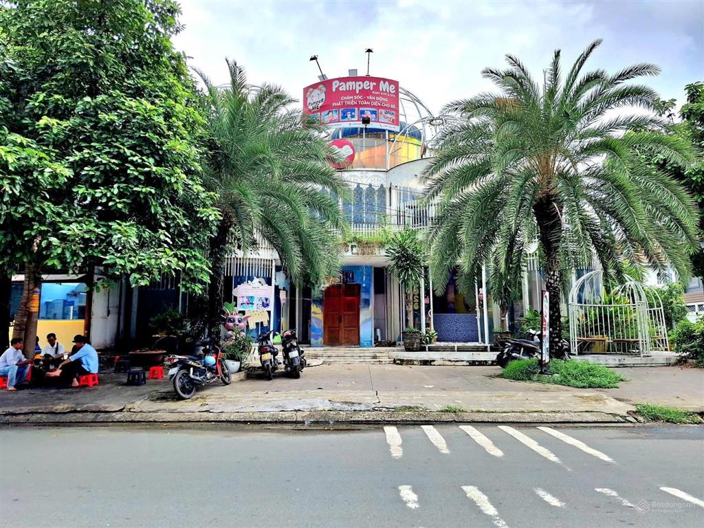 Góc 2 mặt tiền kinh doanh đắc địa  ngay trục đường lớn nguyễn quý đức, quận 2