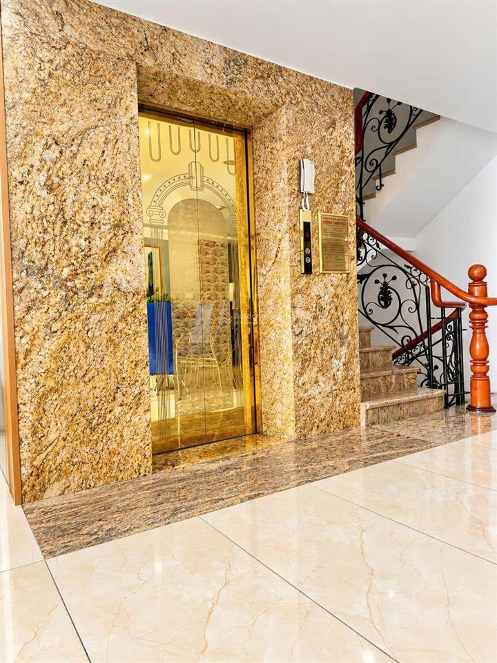 Mặt tiền ngang khủng 15m  trục đường huyến mạch nguyễn hữu thọ, quận 7