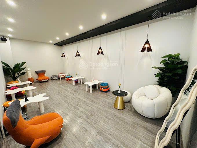 Mặt tiền nguyễn hữu cầu 4.3x17 2 tầng 100m2 tiện spa shop quán ăn