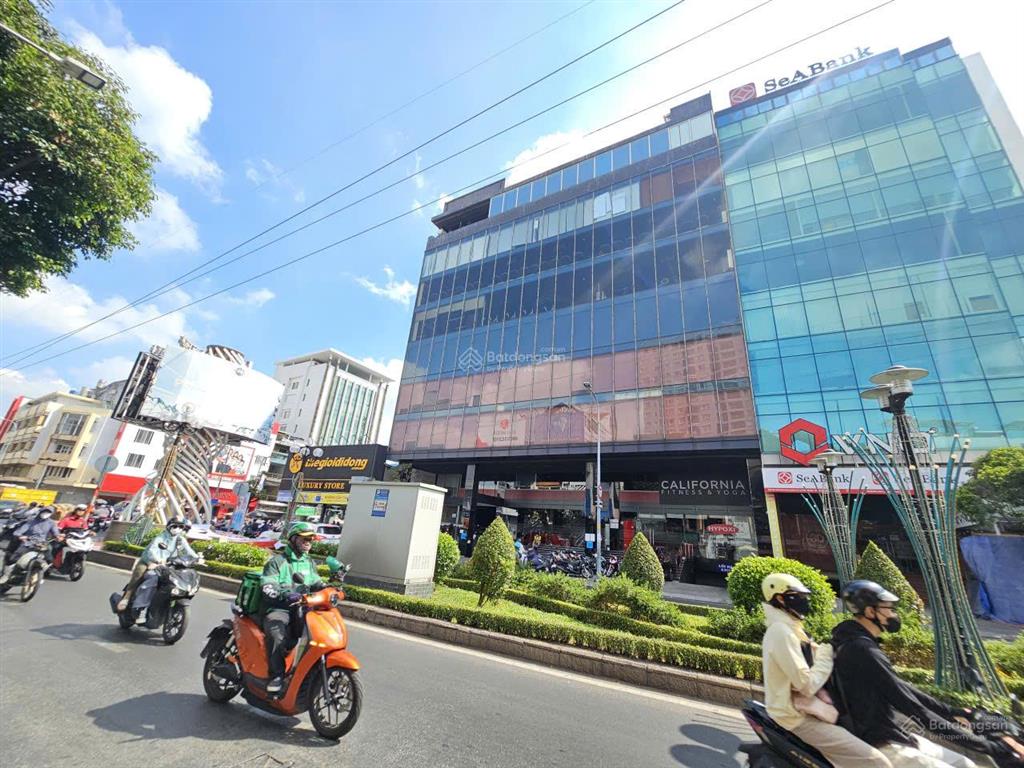 Tòa nhà thương hiệu 5500m phan xích long 28.3x26 hầm 10 tầng