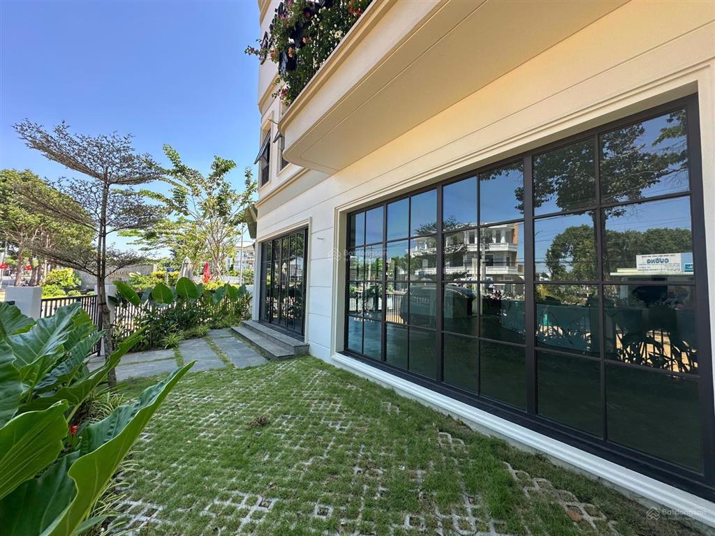 Nhà phố compound liền kề tttm có cam kết thuê 2530tr/tháng trong 5 năm liền kề sân bay long thành