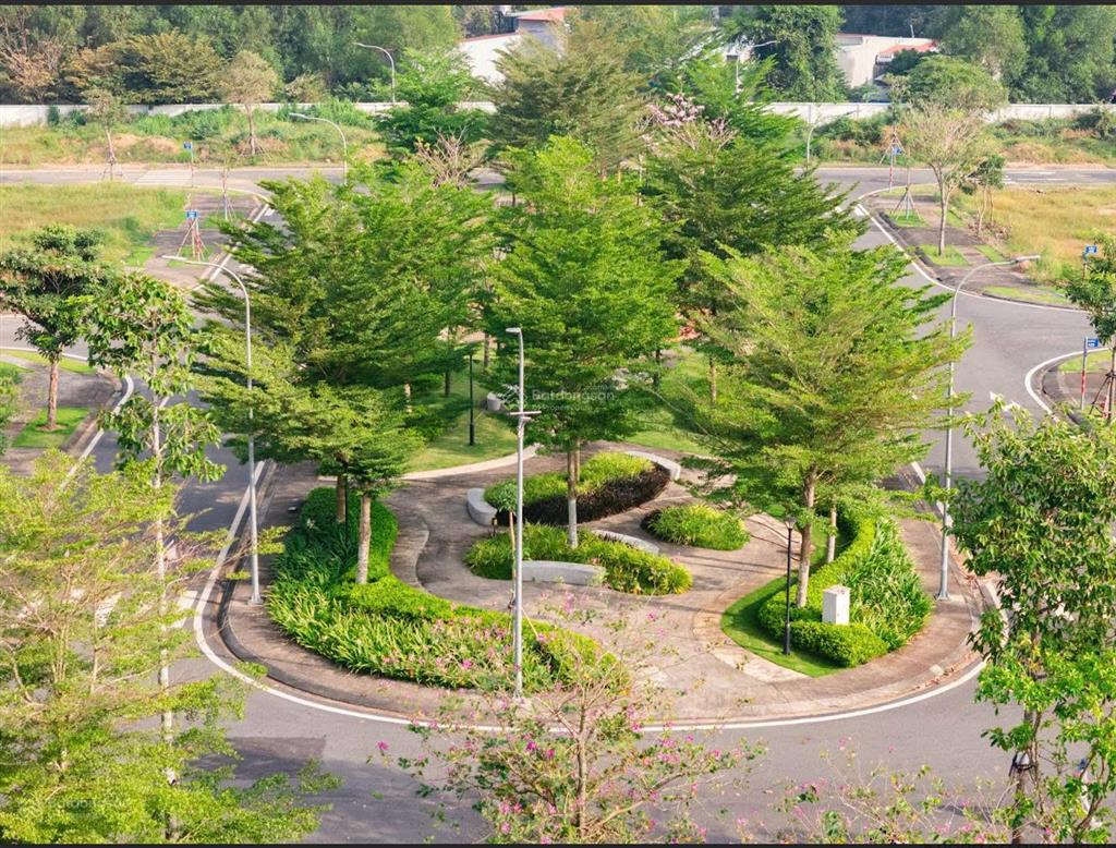 Nhà phố compound liền kề tttm có cam kết thuê 2530tr/tháng trong 5 năm liền kề sân bay long thành