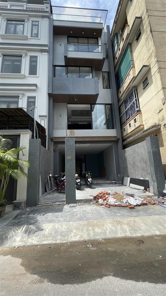 Gấp bán, nhà 5 tầng 104m2 có thang máy tiện khai thác chdv đường số 8 ngay đh cảnh sát chỉ 13,8 tỷ