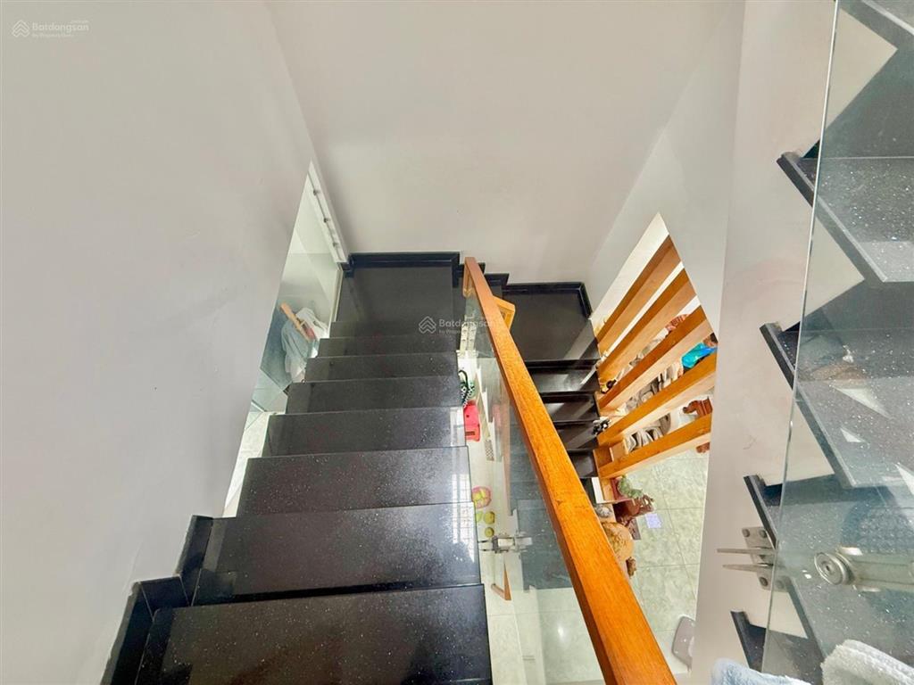 11,5 tỷ nhà 3 tầng mặt tiền kdc thành uỷ đường số 18, hiệp bình chánh bên gigamall nhiều tiện ích