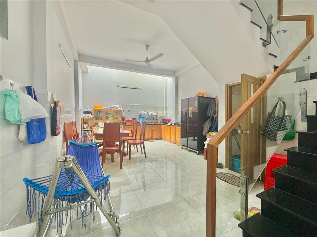11,5 tỷ nhà 3 tầng mặt tiền kdc thành uỷ đường số 18, hiệp bình chánh bên gigamall nhiều tiện ích