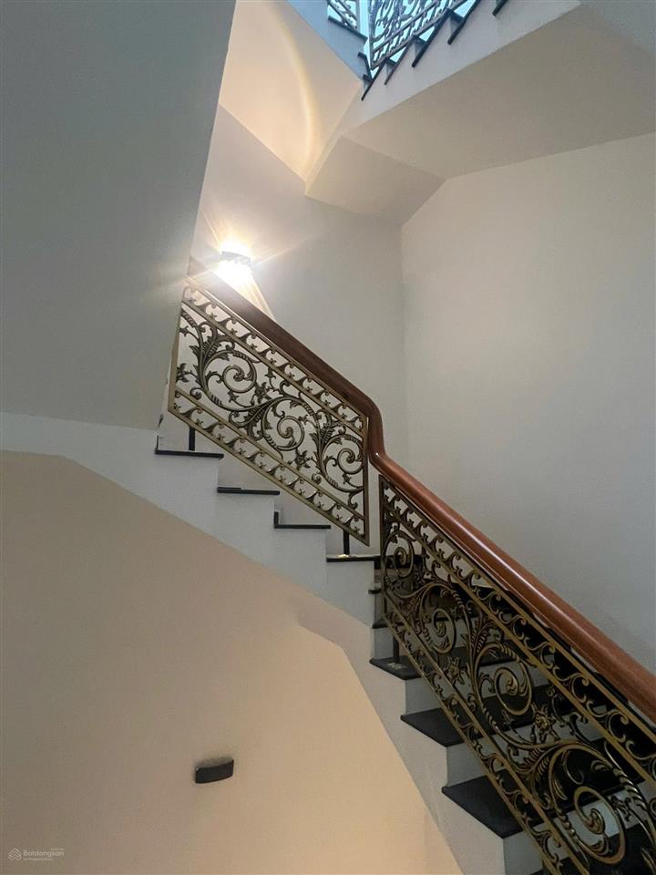 Cho thuê nhà 4 tầng, 4pn, 4wc đường số 5 ngay cạnh vincom võ văn ngân thủ đức chỉ 25tr/tháng