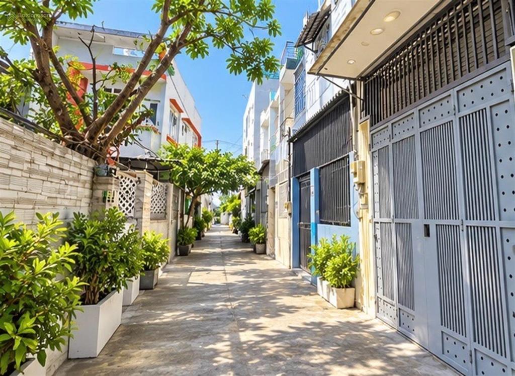 Nhà 3 tầng 58,6m2 ngang 5,1m đường ql13 đối diện vạn phúc city, khu dân cư hiện hữu, chỉ 6 tỷ