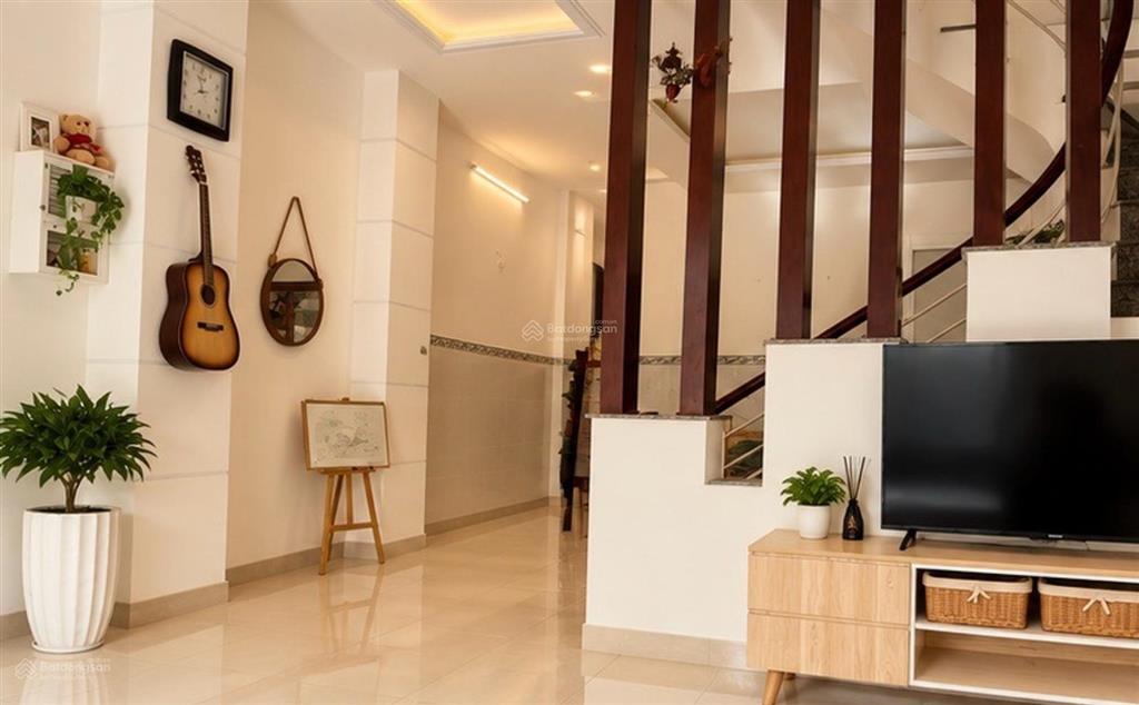 Nhà 3 tầng 58,6m2 ngang 5,1m đường ql13 đối diện vạn phúc city, khu dân cư hiện hữu, chỉ 6 tỷ