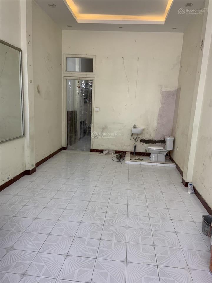 Nhà riêng mặt phố buôn bán lâu đời, do không còn nhu cầu buôn bán muốn cho thuê lại mặt bằng.
