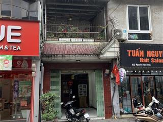 Nhà riêng mặt phố buôn bán lâu đời, do không còn nhu cầu buôn bán muốn cho thuê lại mặt bằng.