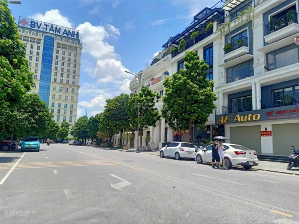 Bán nhà phố hồng tiến , sổ đỏ 70m2 * nhà thang máy full nội thất , ngõ thông oto tránh nhỉnh 20 tỷ